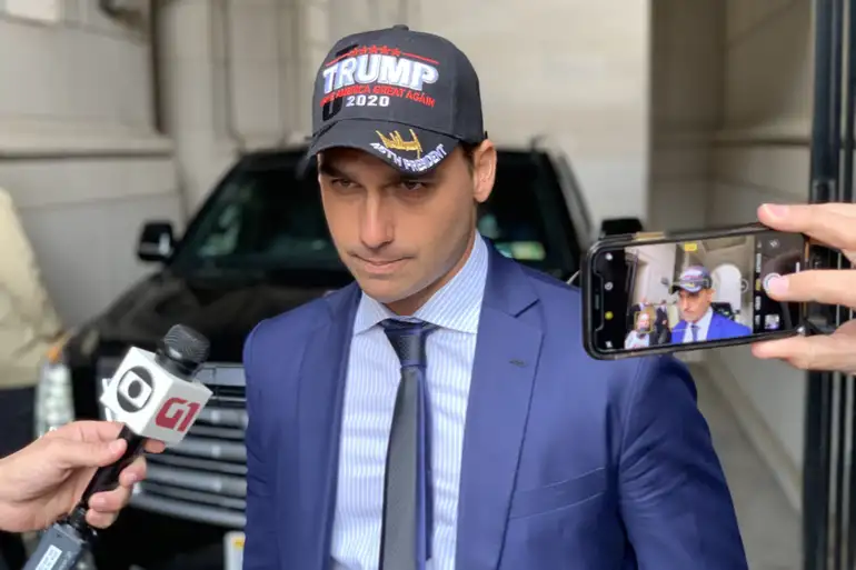 Guilherme Amado X Eduardo Bolsonaro