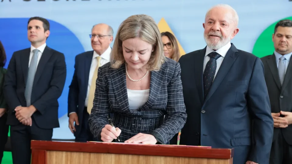 Em referência a Gleisi, Lula diz a Motta e Alcolumbre que colocou ‘mulher bonita’ para se aproximar