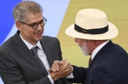 Sidônio cria slogan, cobra comunicação e fala que precisa ganhar 2025 para Lula