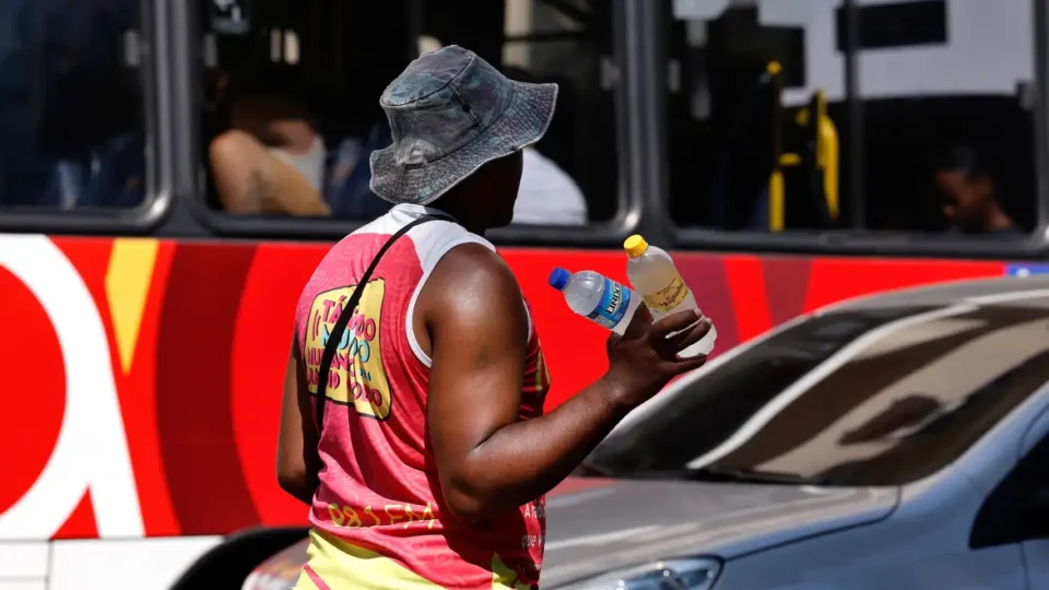 Centro-Sul do país segue com onda de calor; Norte e Nordeste com chuvas intensas