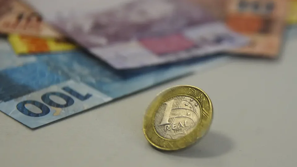 Real lidera projeção de valorização entre moedas emergentes até 2035