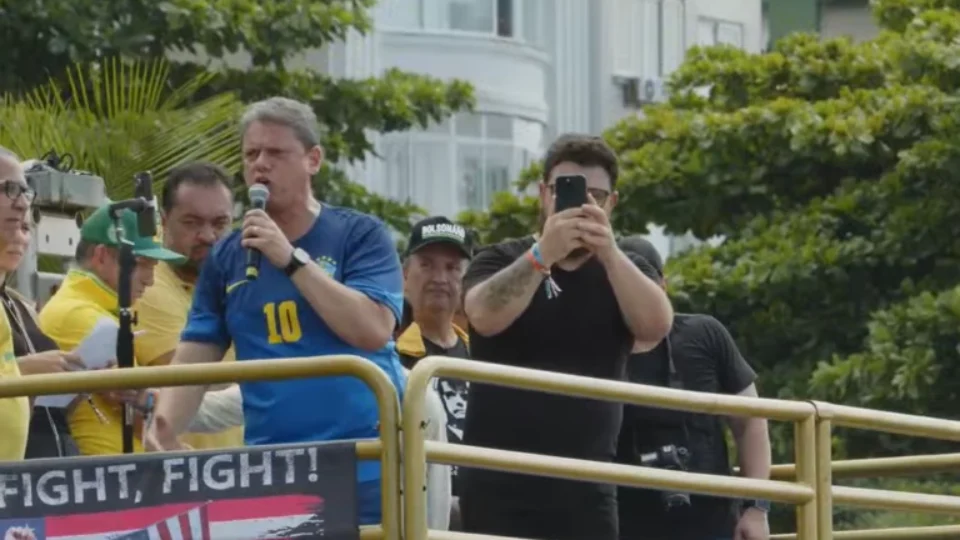 ‘O que fizeram? Usaram batom?’, diz Tarcísio ao atacar governo Lula e ironizar punição pelo 8/1