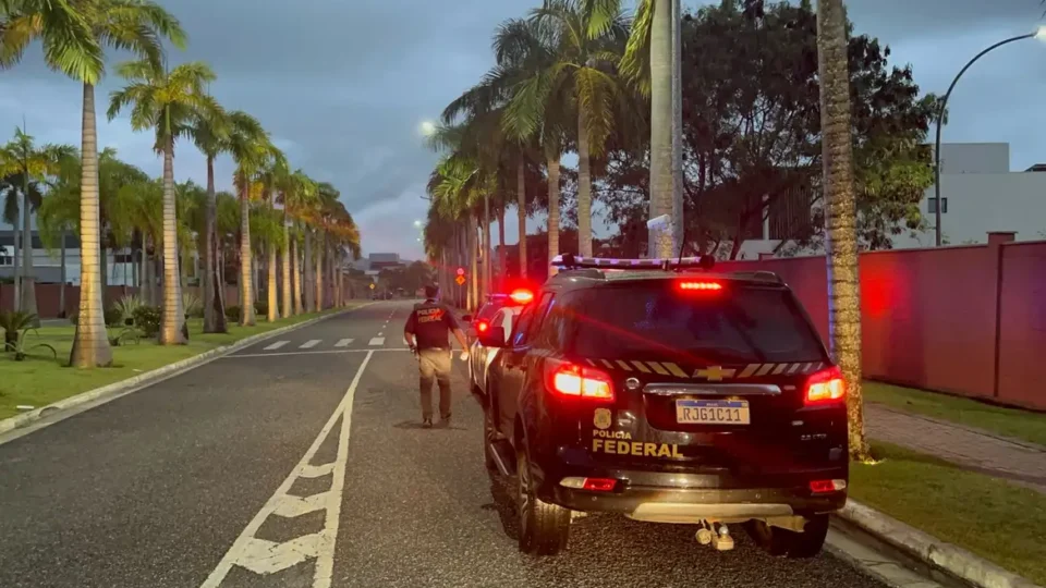 Ação da PF mira tráfico internacional de fuzis de Miami para o Rio