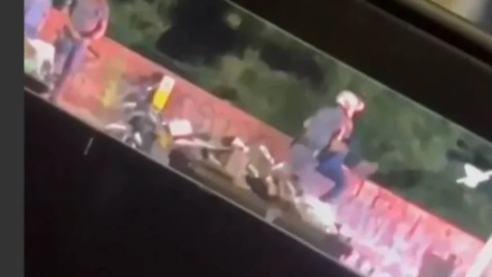 PM que arremessou homem de ponte em São Paulo vira réu por tentativa de homicídio