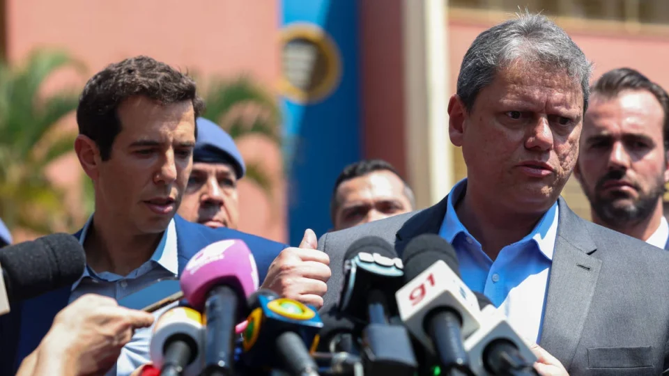 Governo Tarcísio divulga lista de escolas que passam a adotar modelo cívico-militar