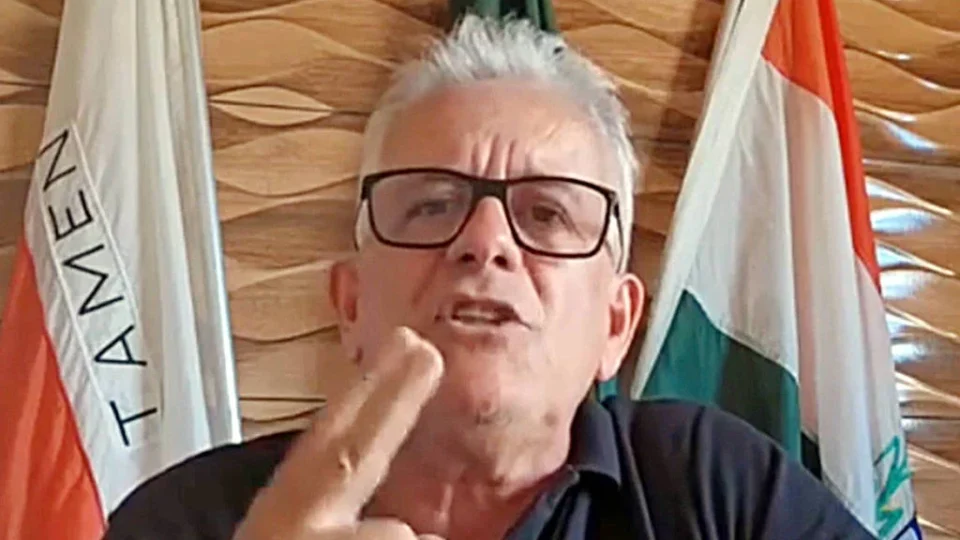 Vereador que invadiu sala restrita de unidade de saúde em Minas Gerais é cassado
