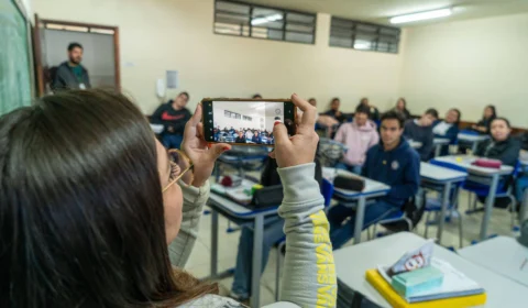 Promotoria pede condenação de governo do PR por reconhecimento facial em escolas