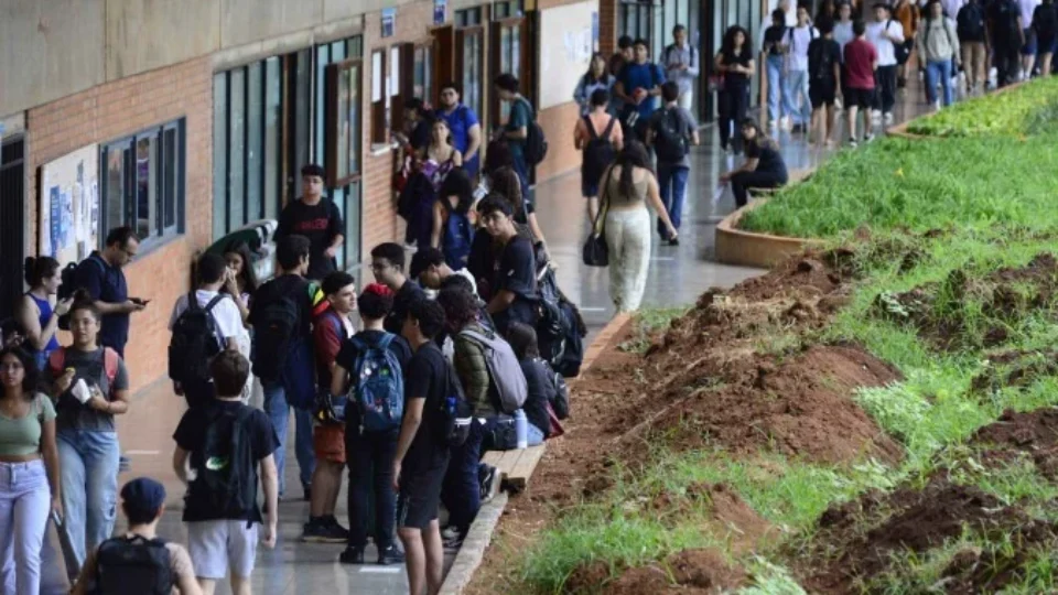 Extremistas de direita que ameaçaram estudantes da UnB suspendem ato