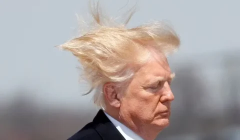 Nas redes, maioria absoluta das postagens critica tarifas de Trump e submissão dos bolsonaristas