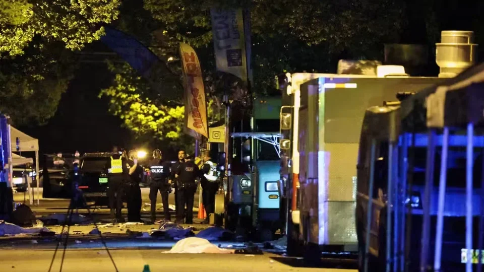 Motorista atropela multidão em festival e deixa ao menos 11 mortos no Canadá