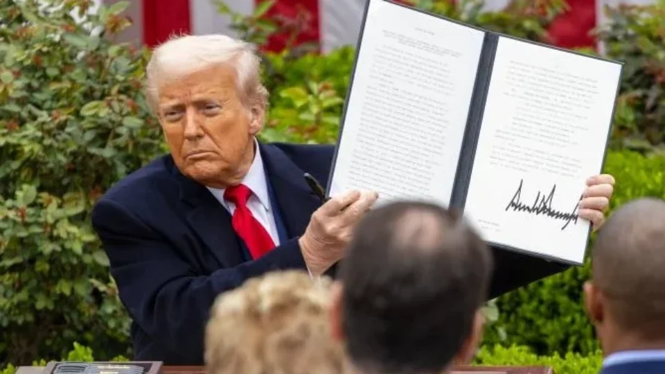 Bolsas em todo mundo prosseguem em queda após anúncio de tarifas de Trump