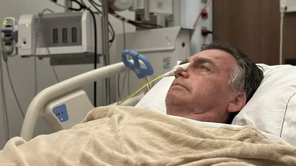 Bolsonaro segue estável na UTI e ainda não tem movimentos intestinais espontâneos