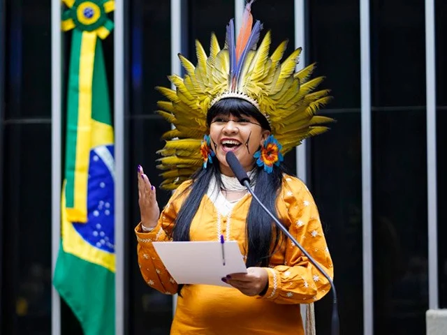 Célia Xakriabá e Kim Kataguiri brigam e polícia é chamada durante votação de licenciamento ambiental