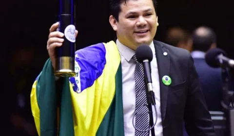Ameaçado de cassação, deputado bolsonarista se desculpa por desejar morte de Lula