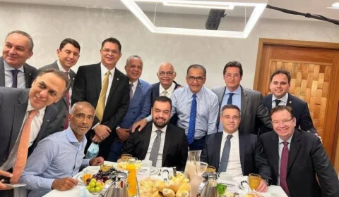 O senador Romário (PL-RJ) joga parado