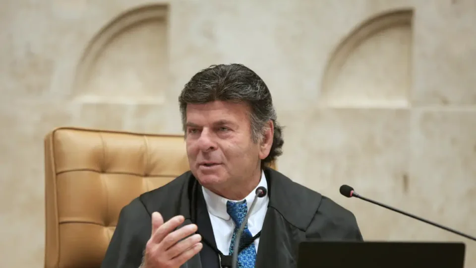 Após Fux votar a favor de Bolsonaro, ministros lembram veto dele a entrevista de Lula