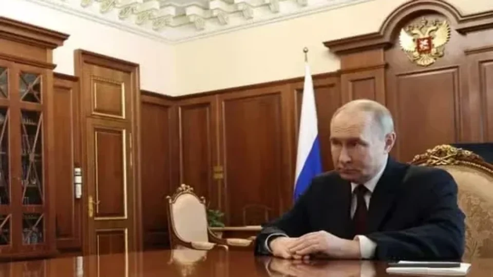 Putin declara ‘trégua de Páscoa’, mas Ucrânia diz que Rússia mantém ataques