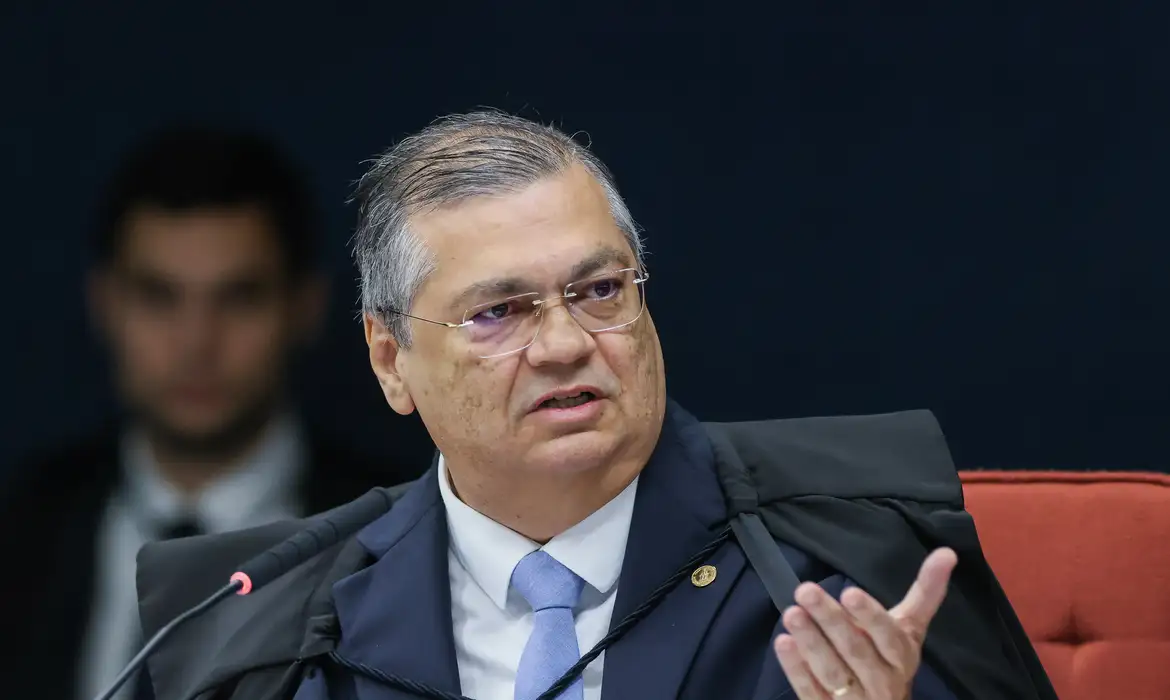 Dino manda suspender pagamento de 1,2 mil emendas da saúde