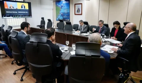 Em meio a impasse com os EUA, ministro chinês pede reunião com Alckmin