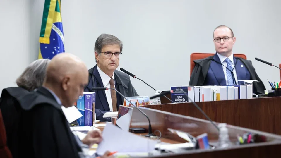 Turma do STF julga núcleo da trama golpista acusado de atacar autoridades e sistema eleitoral