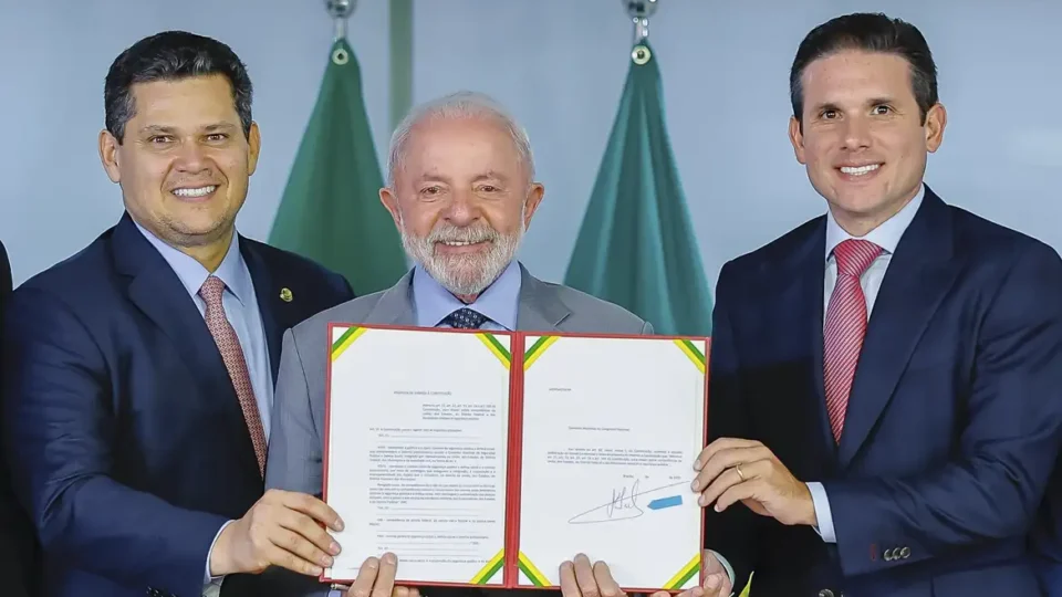 Lula entrega PEC da Segurança Pública para tramitação no Congresso