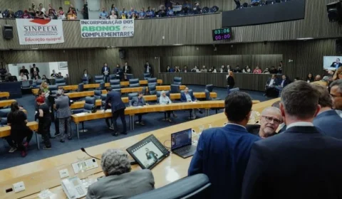Câmara de SP ignora protestos de servidores e aprova reajuste abaixo da inflação