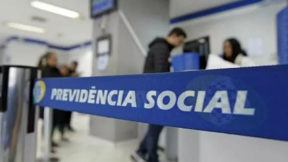 Auditoria do INSS alertou em setembro de 2024 para descontos sem autorização