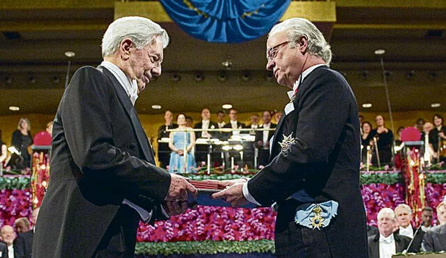 Mario Vargas Llosa, à esquerda, recebeu o Prêmio Nobel de Literatura em 2010 Foto: Henrik Montgomery/AP