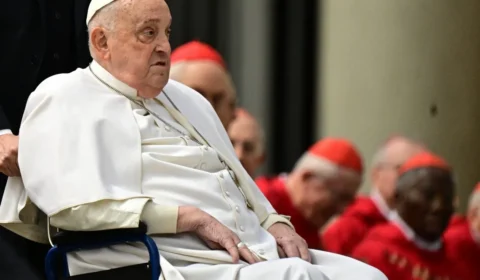 Papa Francisco morreu por insuficiência cardíaca e AVC, diz boletim médico do Vaticano