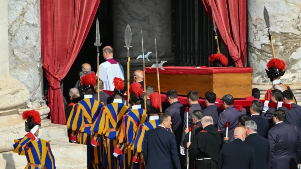 Começa no Vaticano a cerimônia do adeus ao Papa Francisco