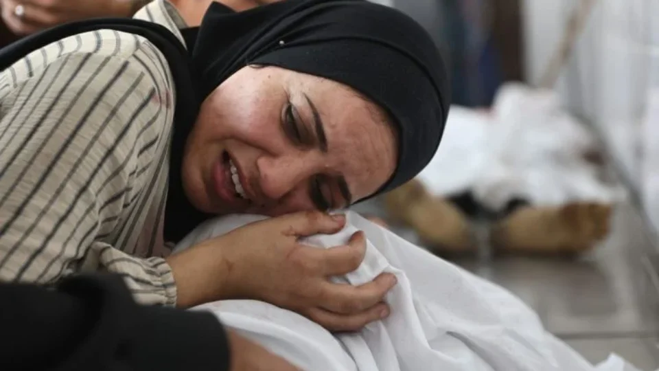Novos bombardeios de Israel matam mais de 40 palestinos, incluindo 5 crianças