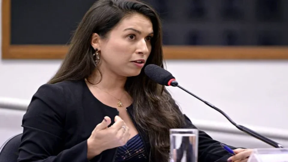 Juíza bolsonarista que se opôs a máscara na pandemia é novamente aposentada
