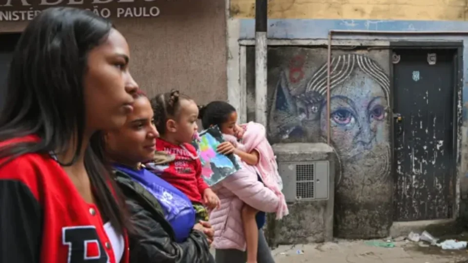 Primeira família a deixar Moinho justifica saída a proteção da filha contra PM