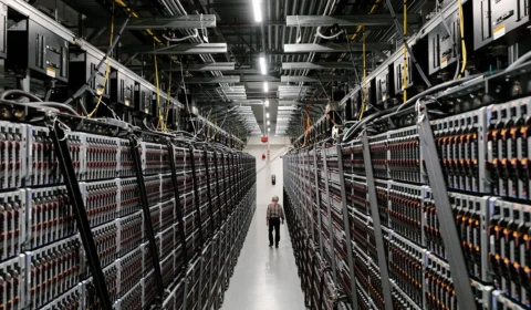 Entenda os impactos de data centers de inteligência artificial no meio ambiente