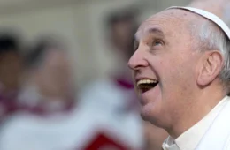 Gestos a-religiosos do Papa Francisco, testemunho de misericórdia