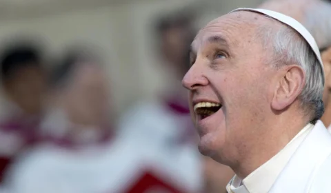 Gestos a-religiosos do Papa Francisco, testemunho de misericórdia