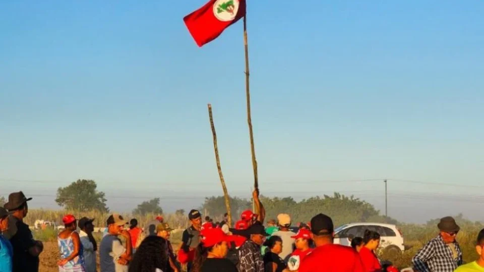 MST ocupa fazendas em AL e MS neste sábado e chega a 30 acampamentos no ‘Abril Vermelho’