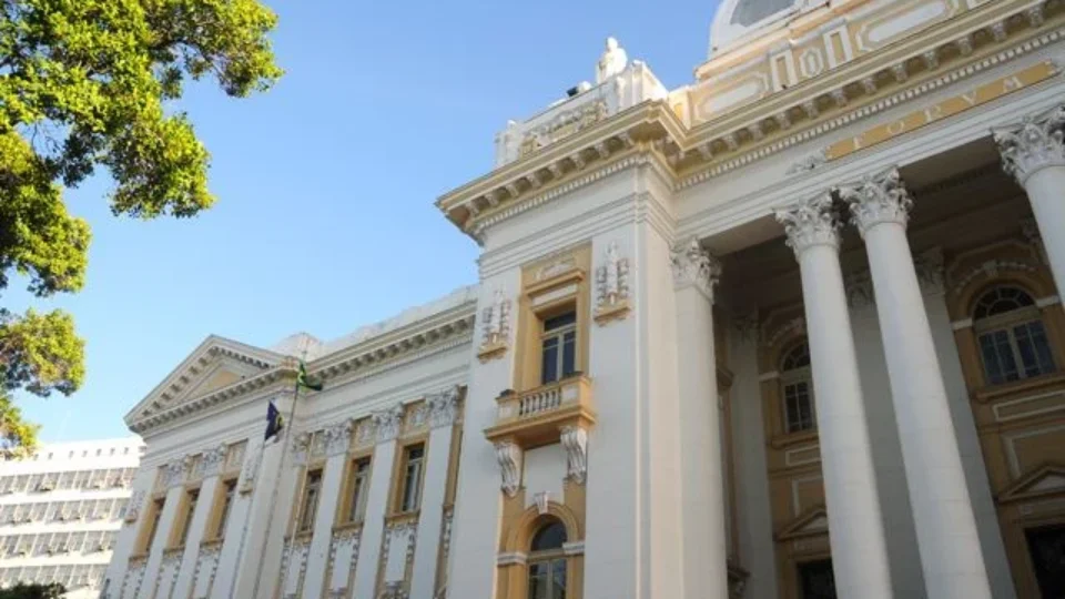 TJ de Pernambuco prevê R$1,5 milhão para juízes comprarem Iphone