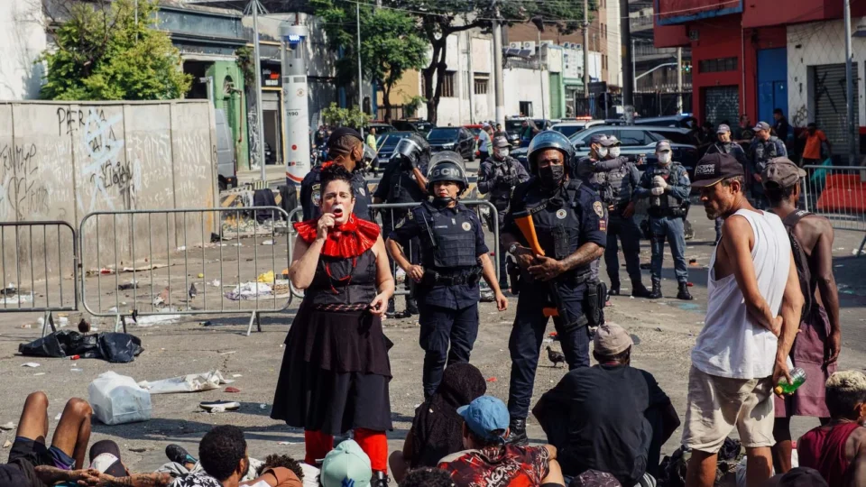 Grupos de auxílio a frequentadores da Cracolândia reclamam da truculência policial: ‘Higienização’