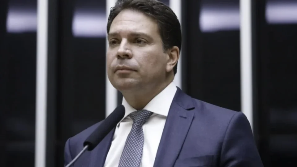 Moraes decreta prisão de Ramagem após fuga aos EUA