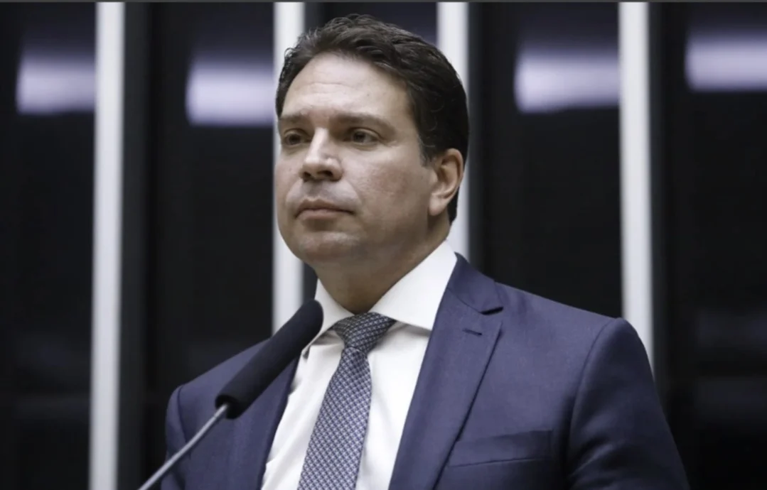 Foragido, Ramagem diz estar 'seguro' nos EUA com anuência do governo Trump