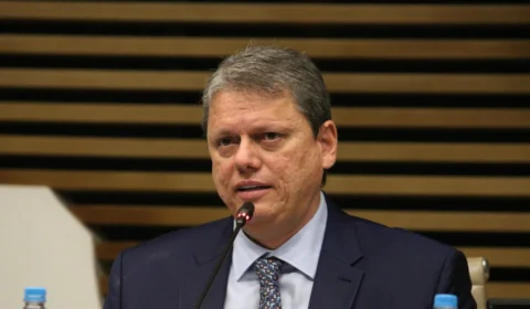 TCE avalia se Tarcísio cometeu desvio ao usar avião da PM para ir em ato bolsonarista