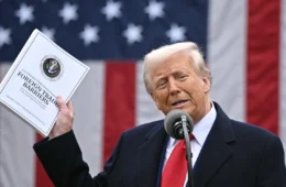 Queda industrial e ganho da soja: estudo mapeia efeitos do tarifaço de Trump no Brasil