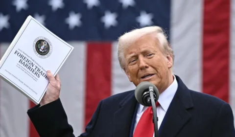 Apesar de dizer que pode se envolver no conflito Israel-Irã, Trump dá sinais que quer se manter fora