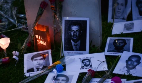 Vítimas da ditadura e da violência de Estado homenageadas na Caminhada do Silêncio em SP