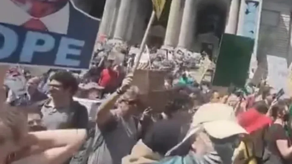 Protestos contra governo Trump tomam as ruas de várias cidades dos Estados Unidos