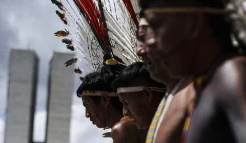 Acampamento indígena em Brasília reúne grupos para pressionar por demarcação
