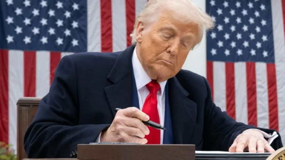 Donald Trump ameaça China com tarifa adicional de 50% em nova retaliação