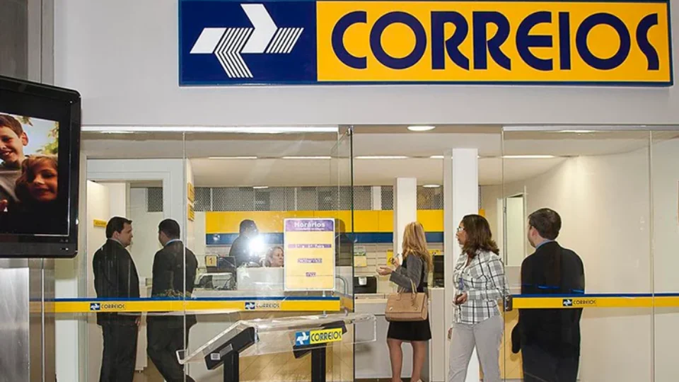 Fraude no INSS: Mais de 300 mil vítimas já buscaram auxílio nos Correios; 1ª etapa de devolução acaba nesta 6ª