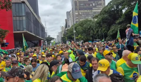 Atirador é fotografado no alto de um prédio na Paulista durante ato bolsonarista
